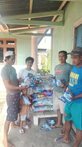 Pembagian pupuk terhadap masyarakat Desa Sumber Agung